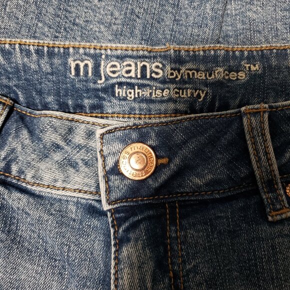 Maurices Curvy High-Rise Distressed Raw Hem Capri - Picture 4 of 9